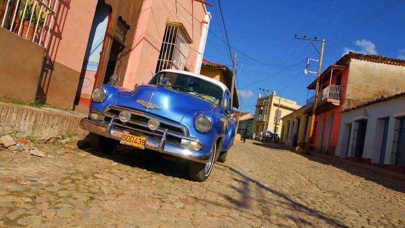 Blue Vintage Car on Cobblestone — Sunny