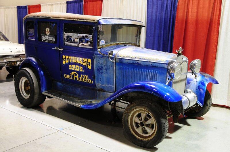 Blue Vintage Car — Static