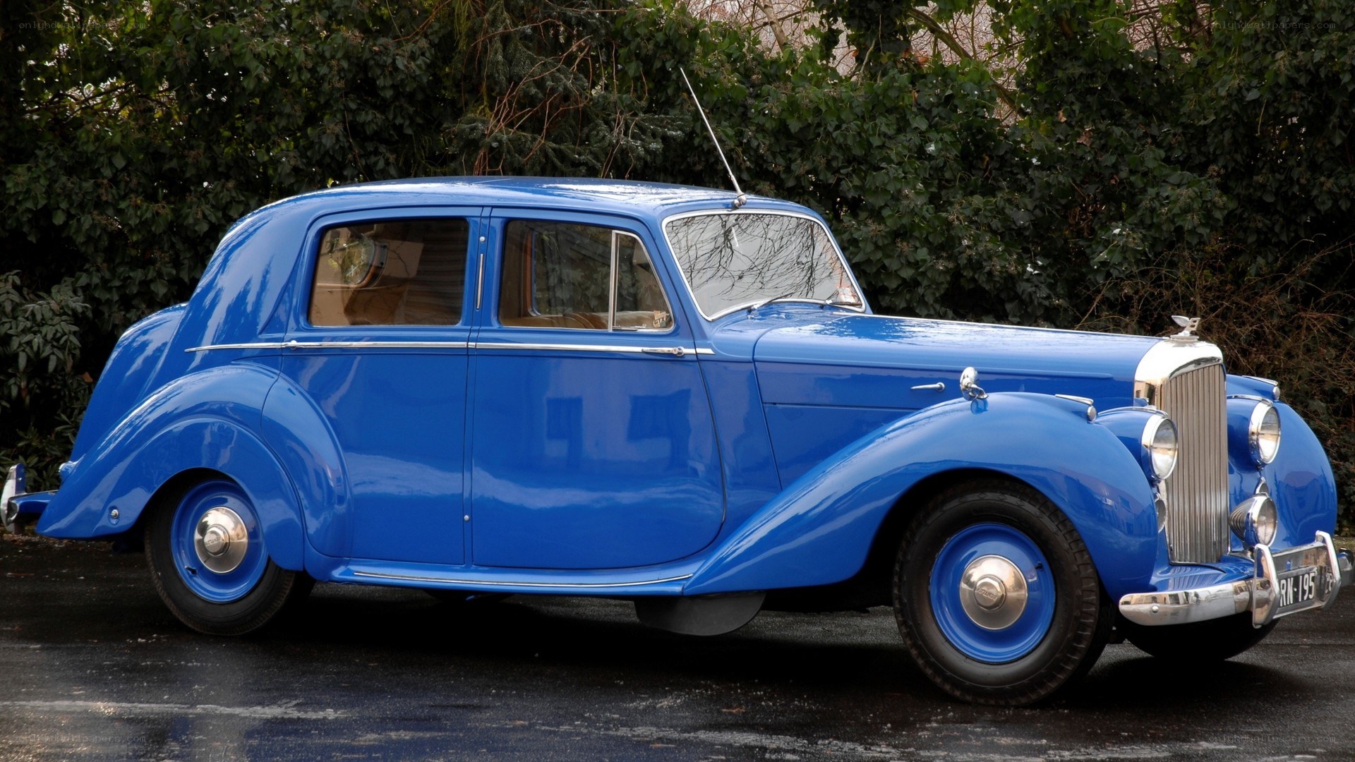 blue vintage car