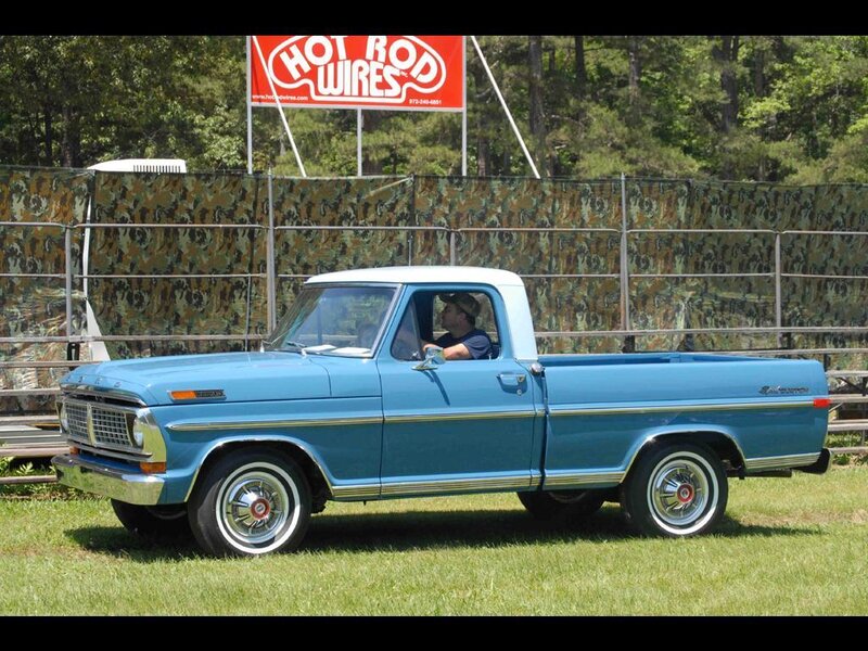 Blue Vintage Pickup Truck — Outdoor