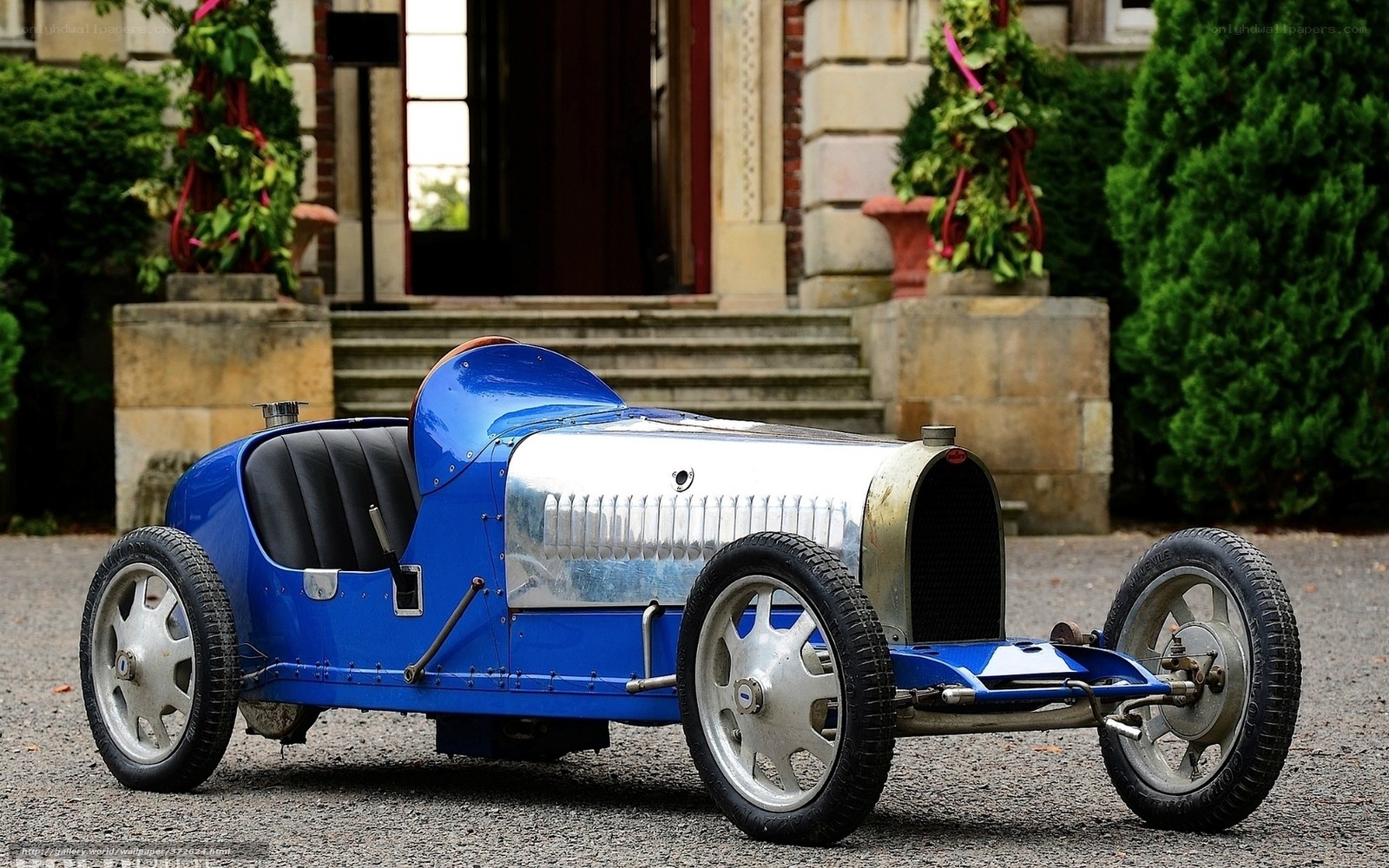 Blue vintage race car