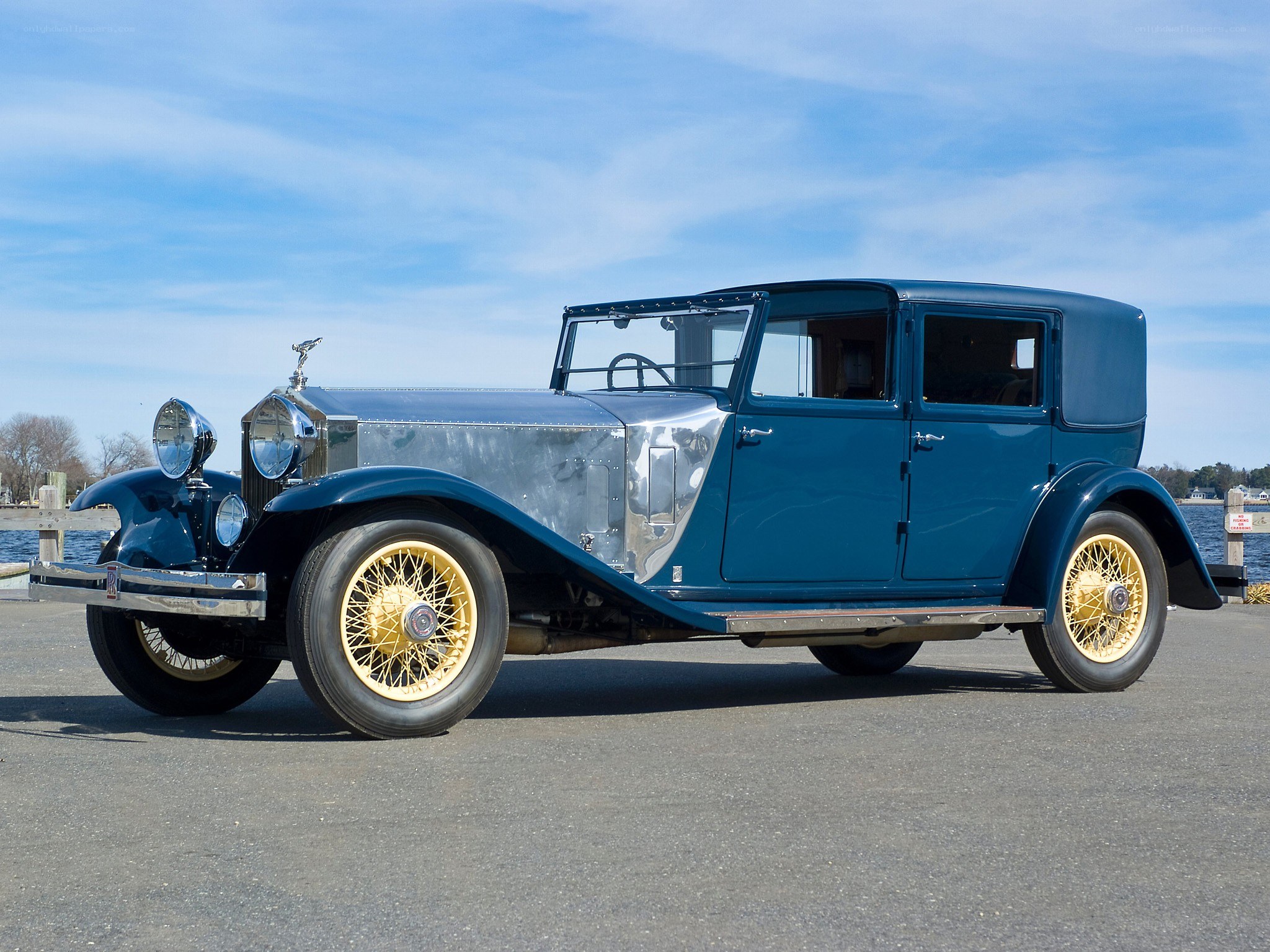 Blue vintage Rolls-Royce car