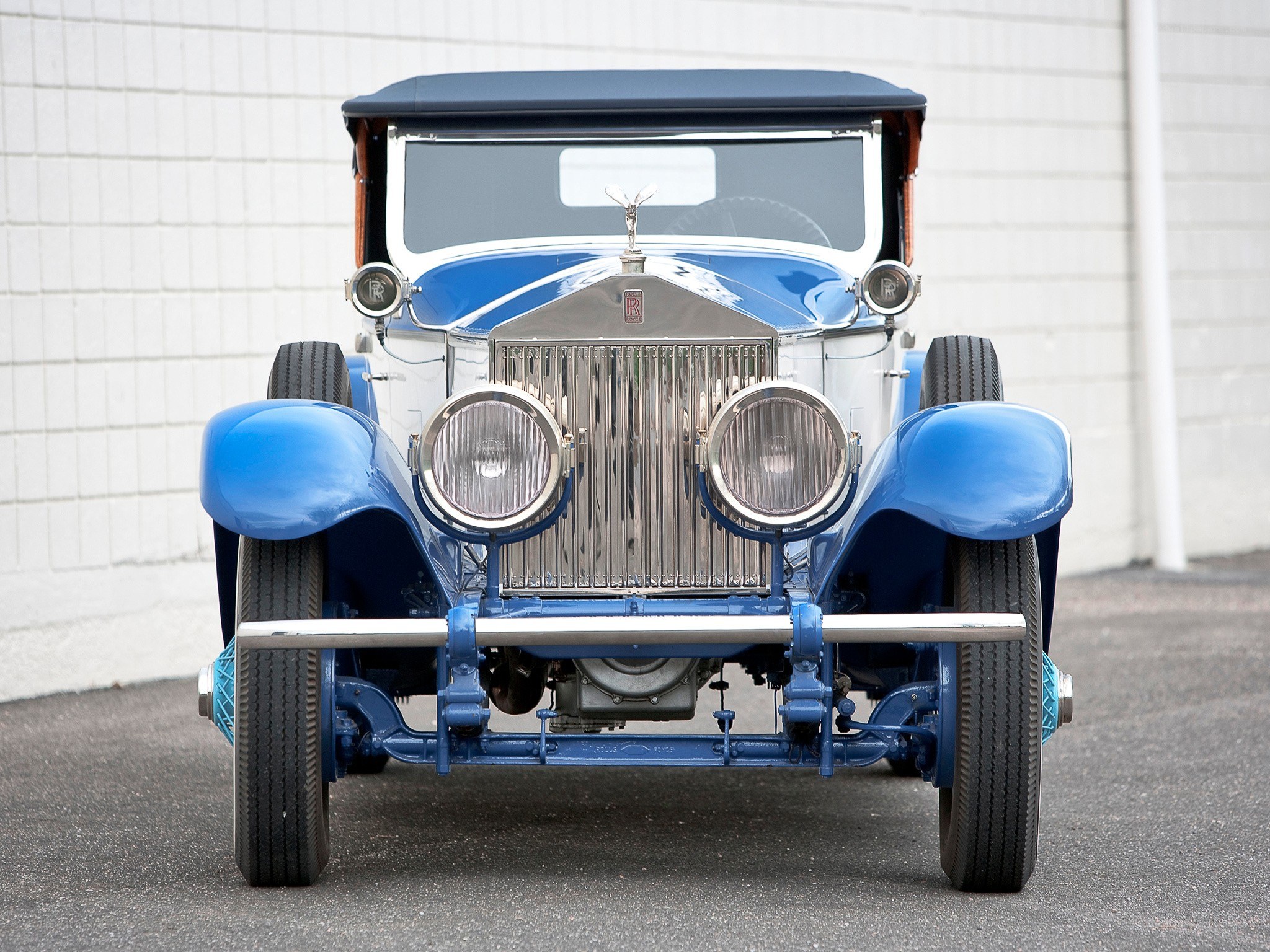 Blue vintage Rolls-Royce car