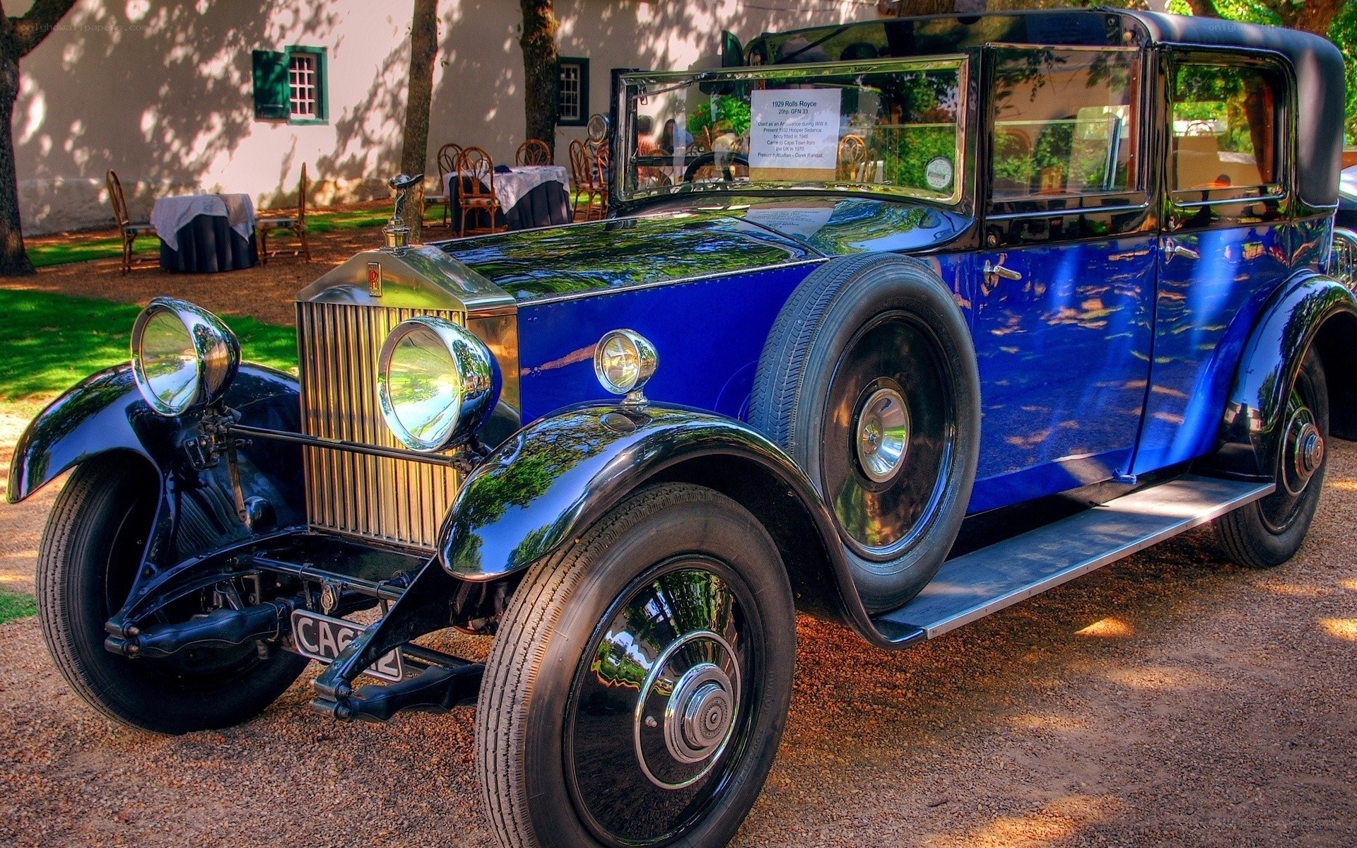 Blue vintage Rolls-Royce car