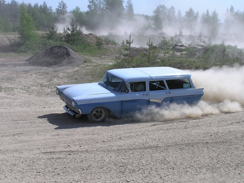 Blue Vintage Station Wagon — Dynamic
