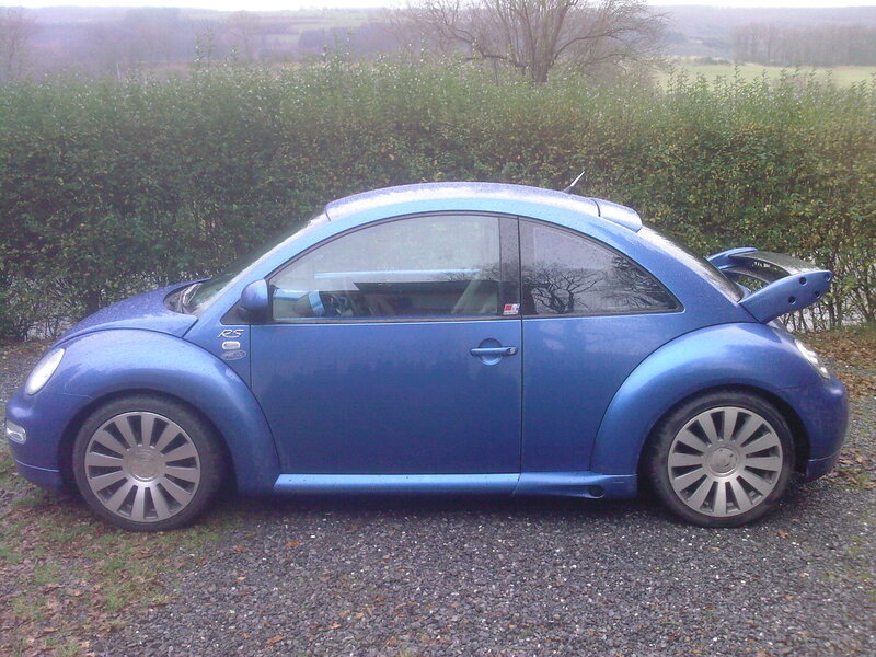 blue volkswagen beetle car