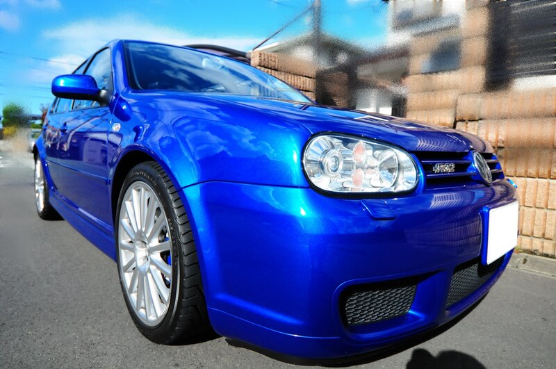 blue volkswagen golf r32