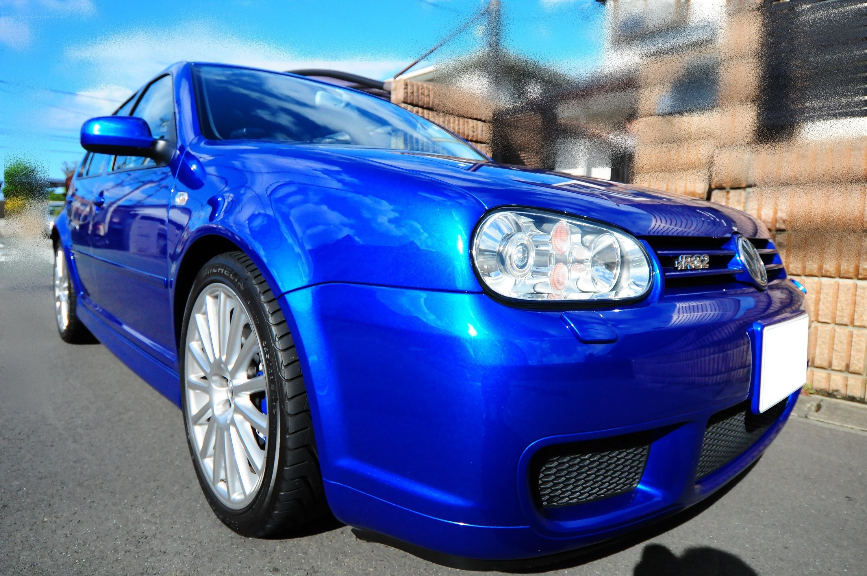 blue volkswagen golf r32