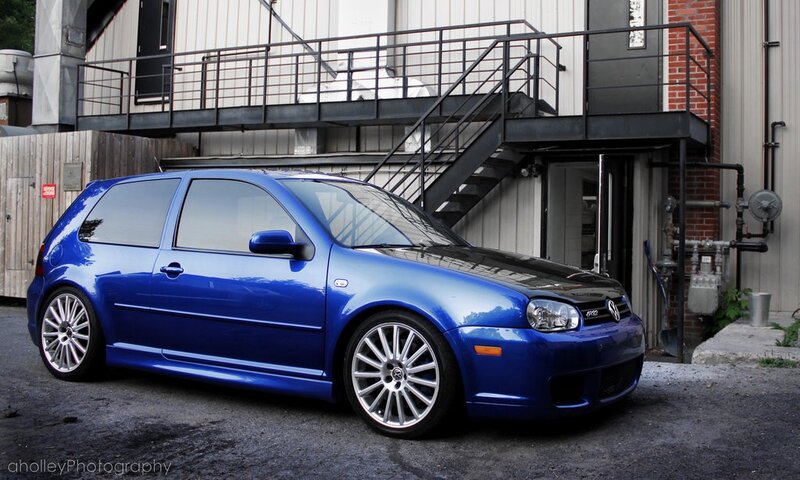 blue volkswagen golf r32