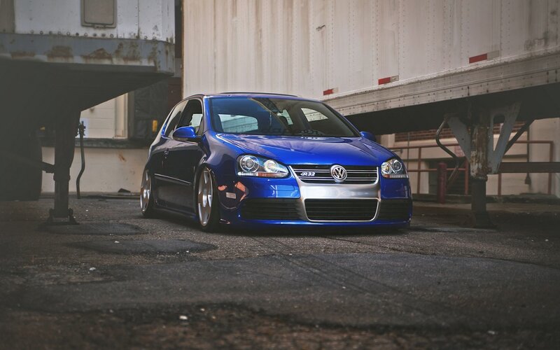 blue volkswagen golf r32