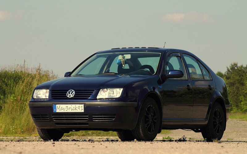 blue volkswagen jetta sedan
