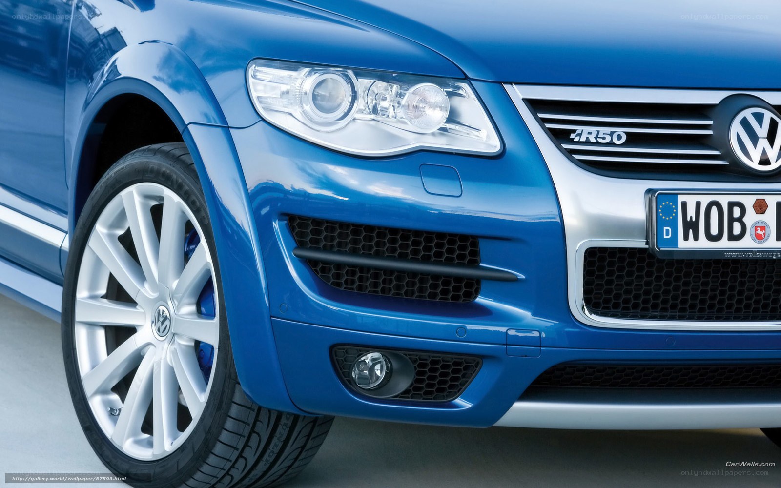 blue volkswagen r50 front view
