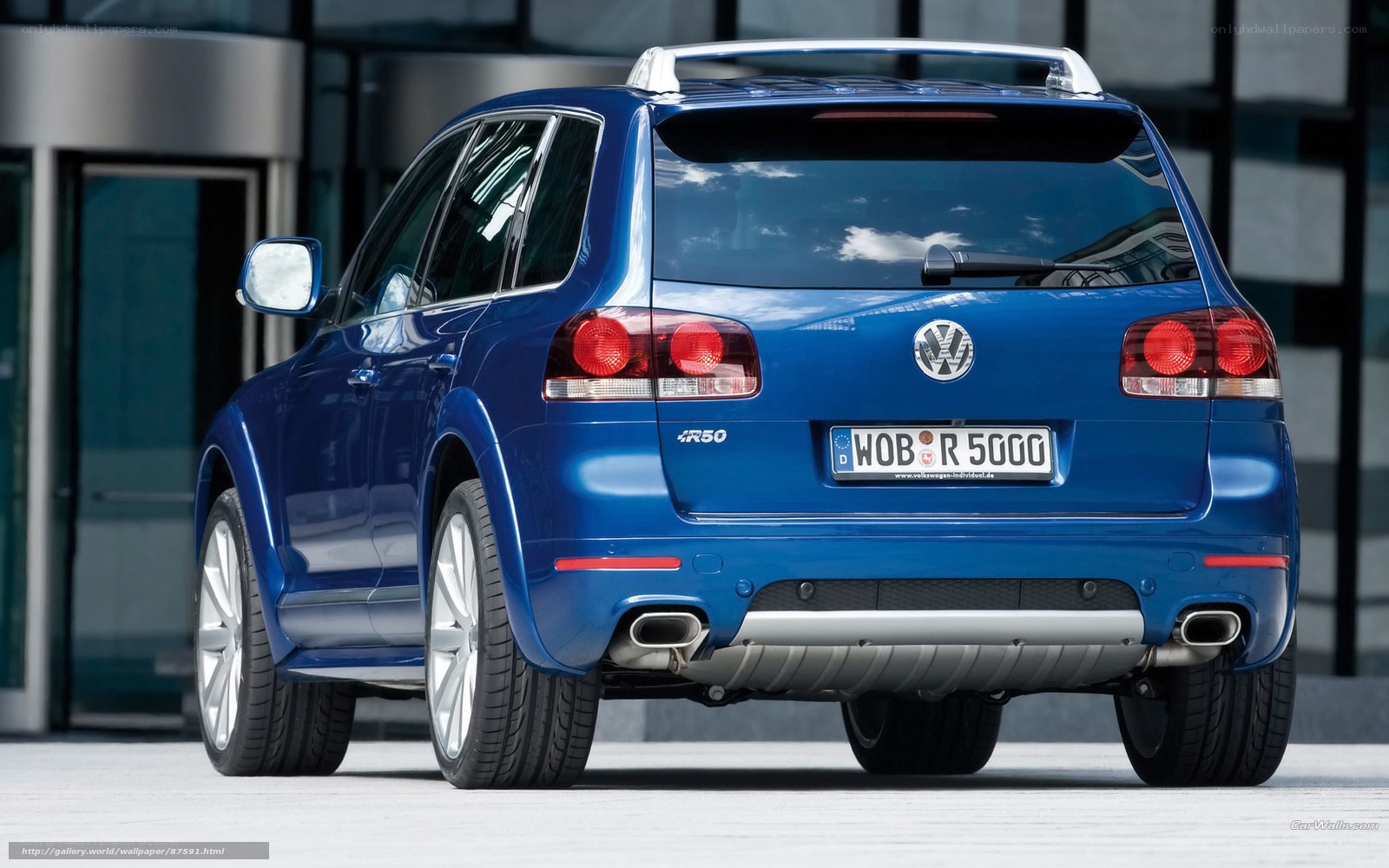blue volkswagen touareg r50