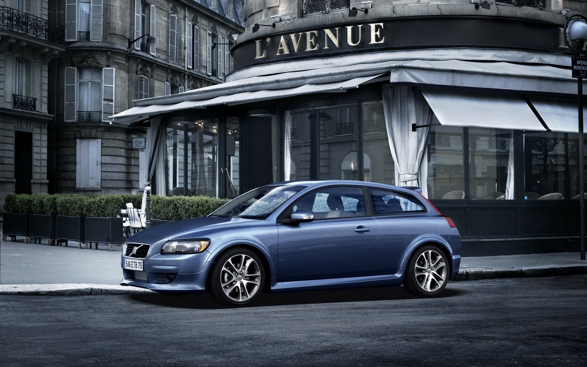Blue Volvo C30 in Paris