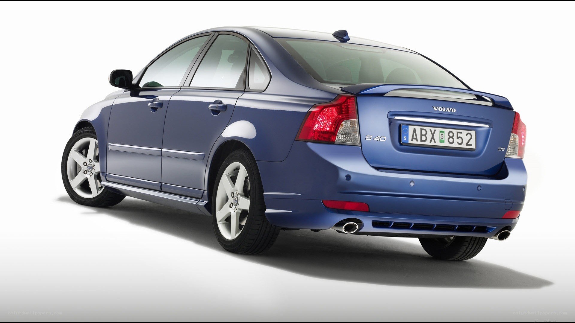 blue volvo s40 sedan