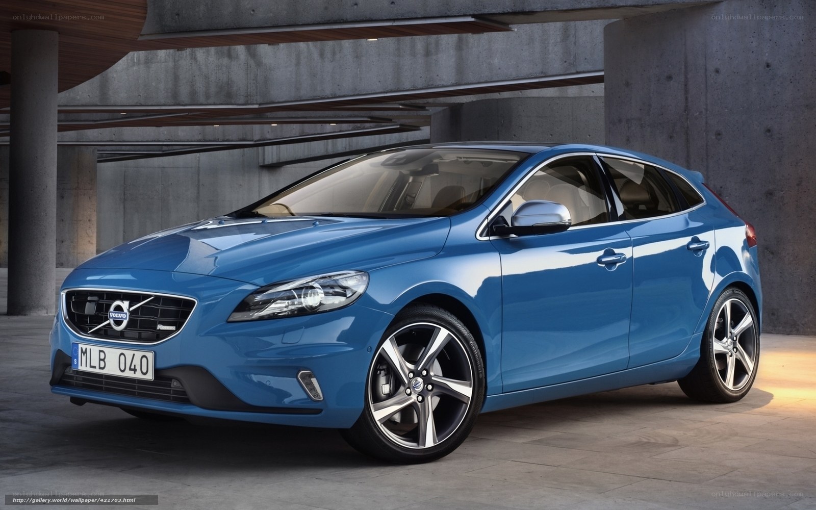 Blue Volvo V40 Hatchback