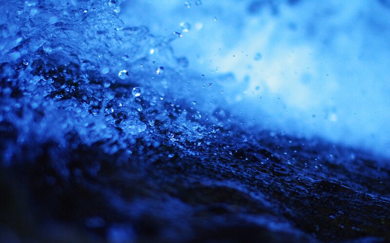 Blue Water Droplets — Dynamic