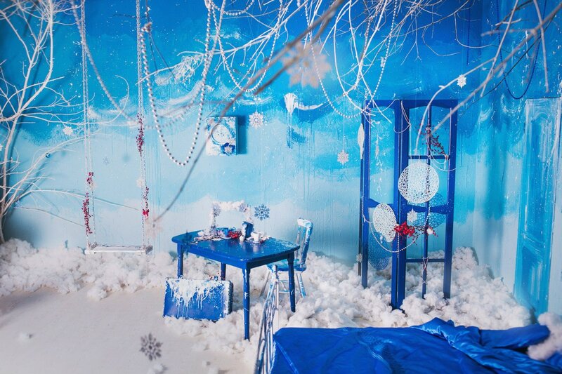 Blue Winter-themed Room