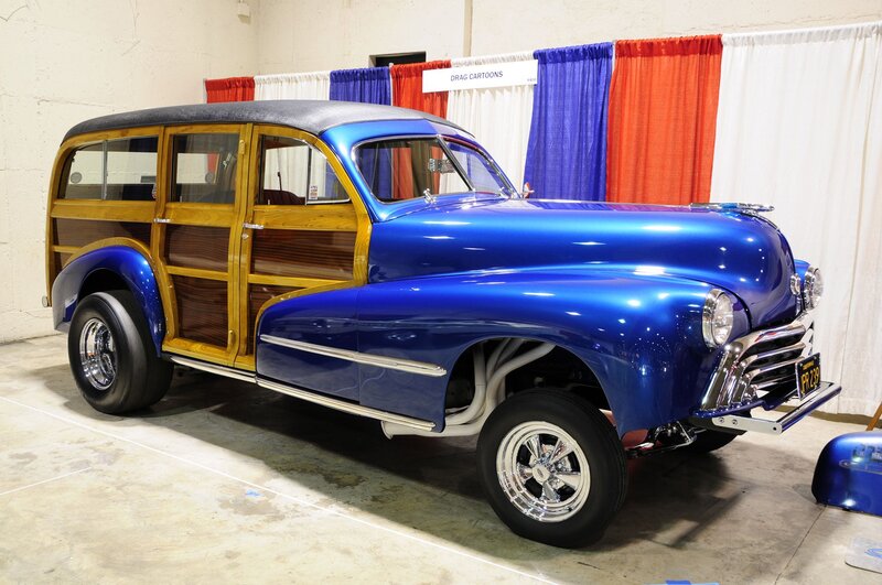 Blue Wood-paneled Car — Neutral