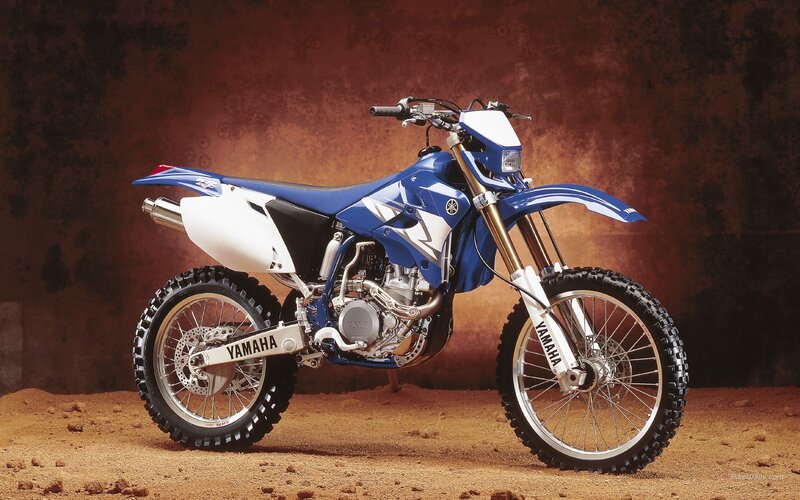 blue yamaha dirt bike