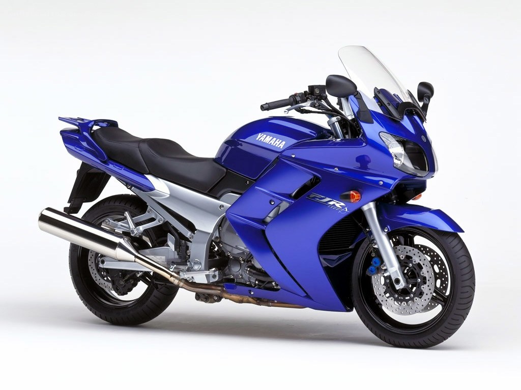 blue yamaha motorcycle