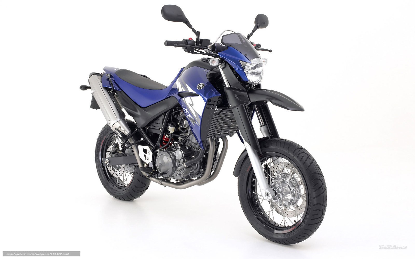 blue yamaha motorcycle