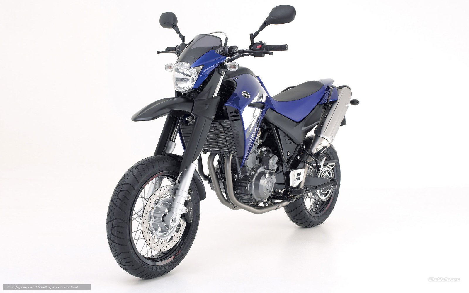 blue yamaha motorcycle