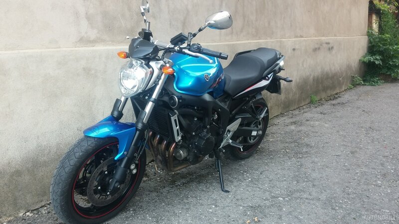 Blue Yamaha Motorcycle — Neutral, Afternoon, Photograph