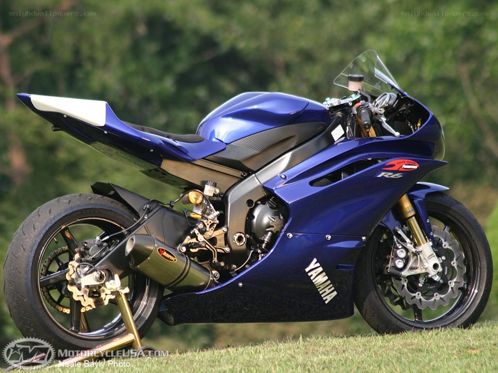 Blue Yamaha R6 motorcycle