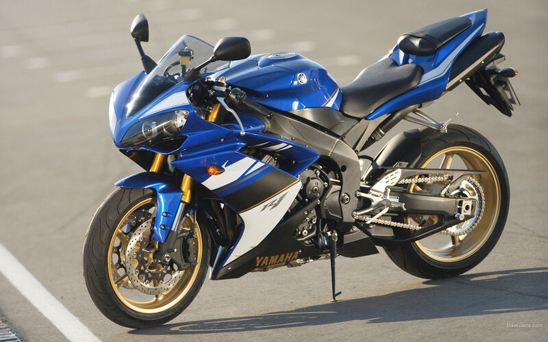 blue yamaha sport motorcycle
