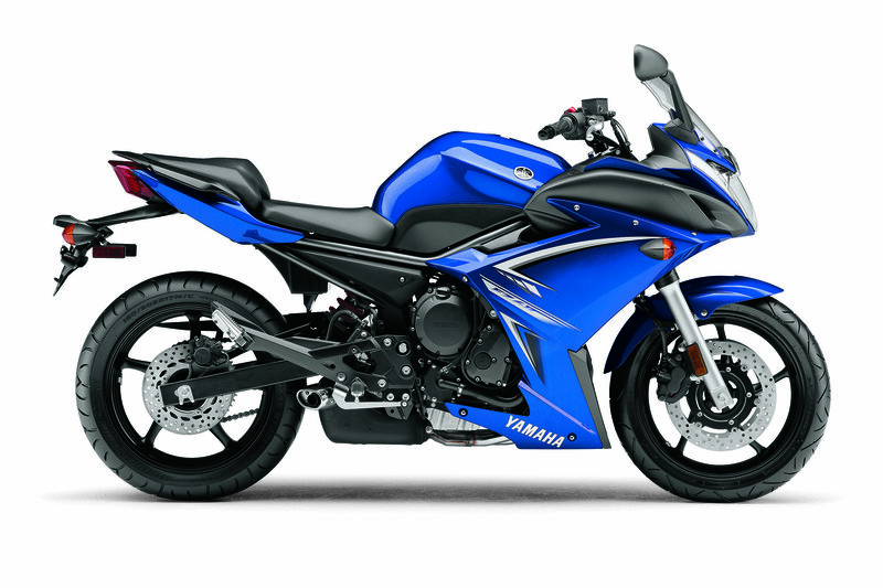 blue yamaha sport motorcycle
