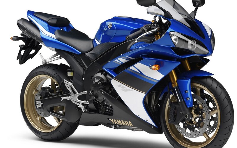 blue yamaha sport motorcycle