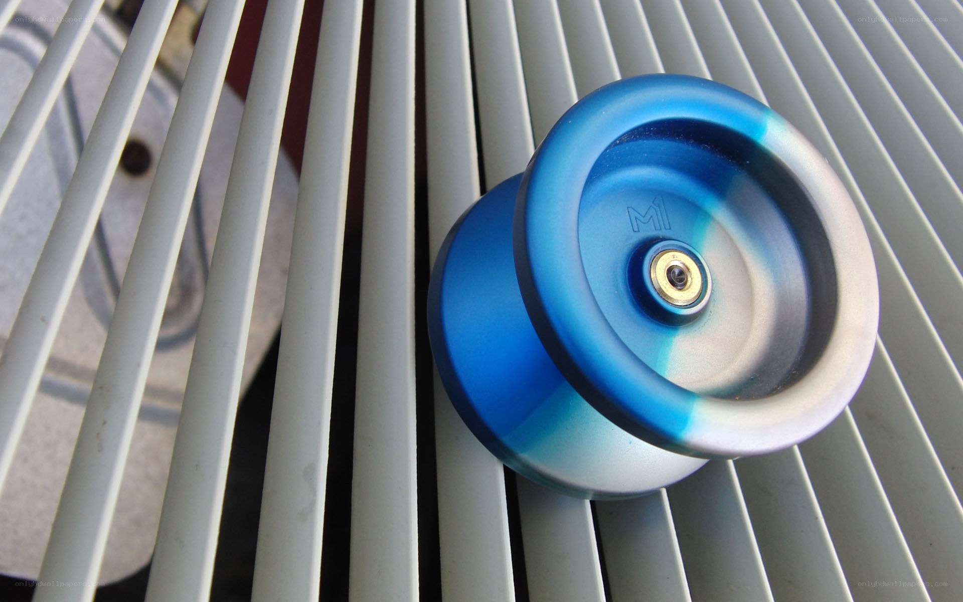 blue yoyo on a slatted surface