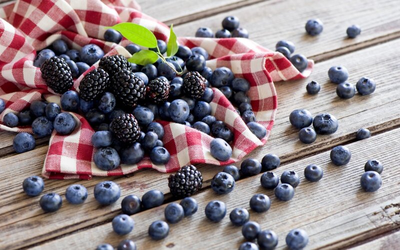 Blueberries and Blackberries — Red, Natural