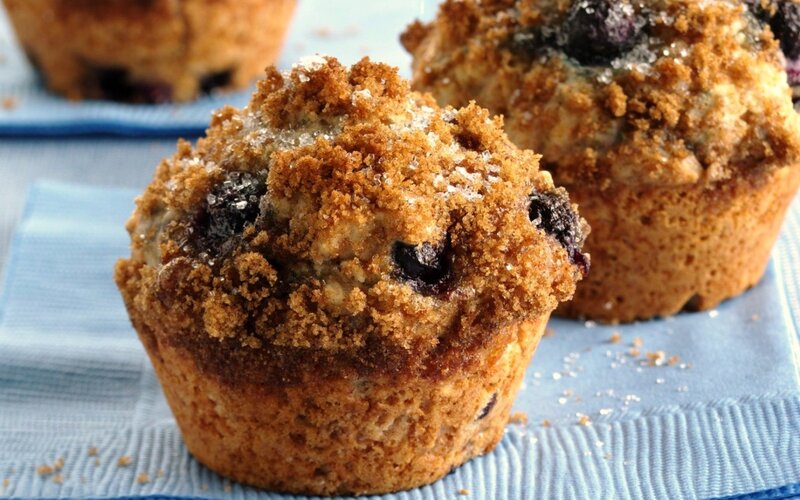 Blueberry muffins with crumble topping