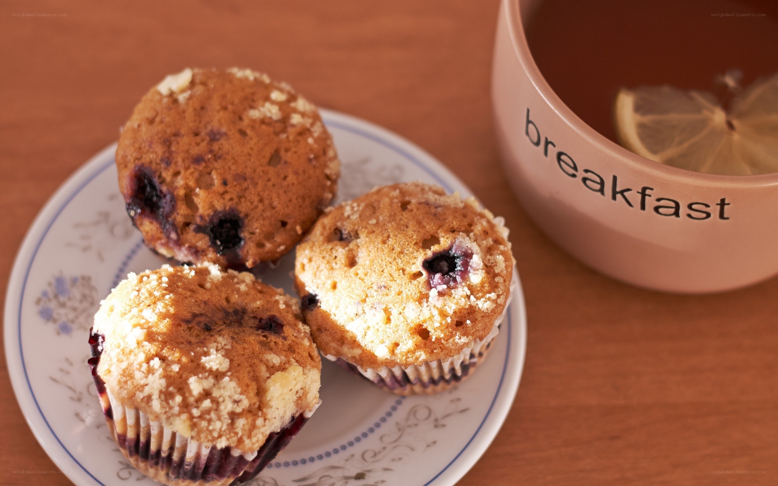 blueberry muffins with tea