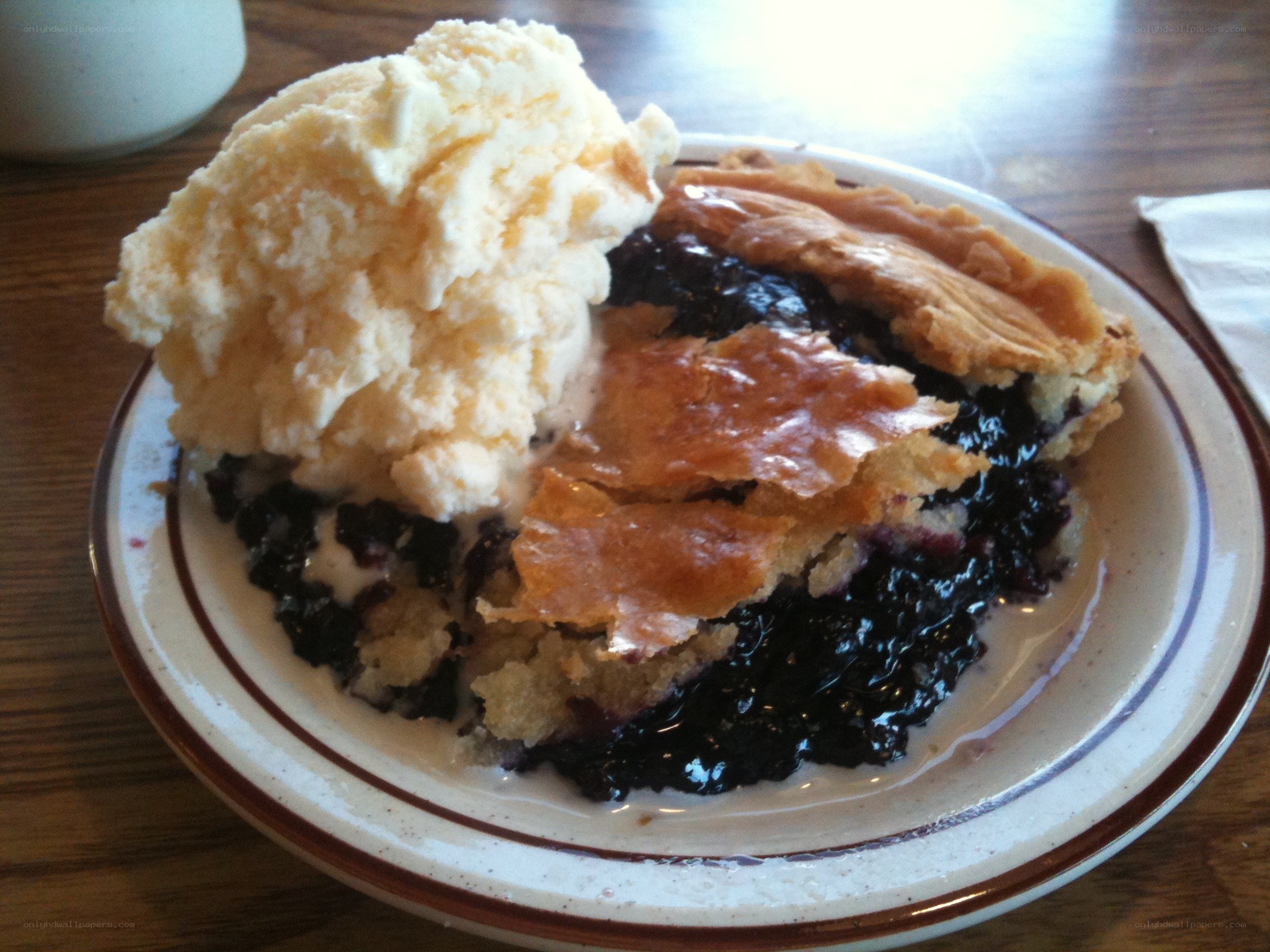 blueberry pie with ice cream