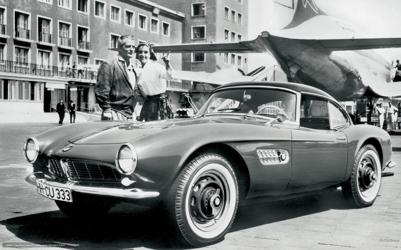 BMW 507 with couple at airport