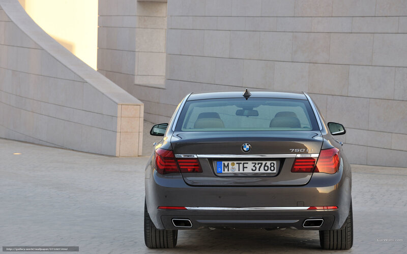 BMW 750Li rear view