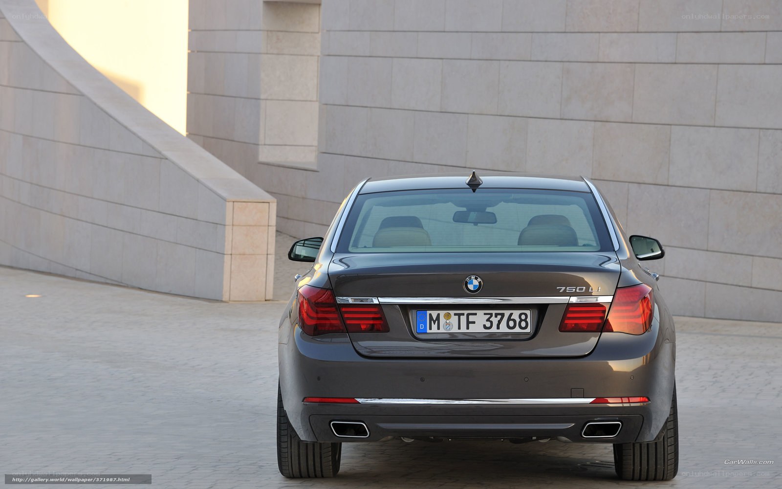 BMW 750Li rear view