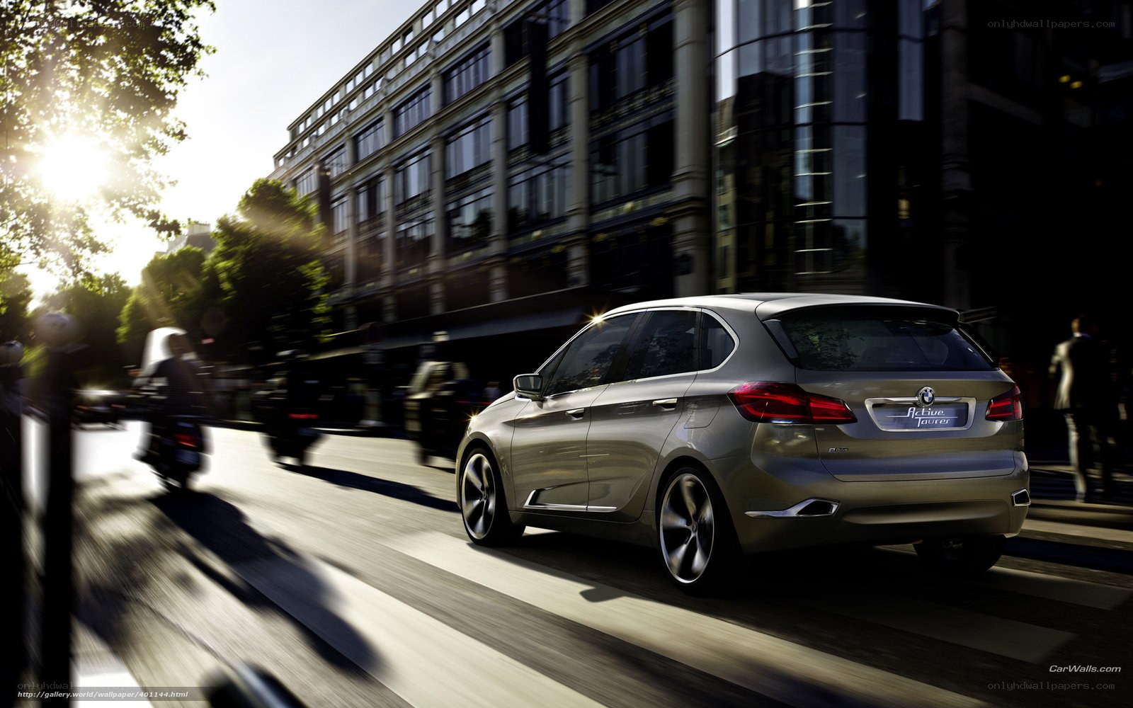 BMW Active Tourer in city traffic