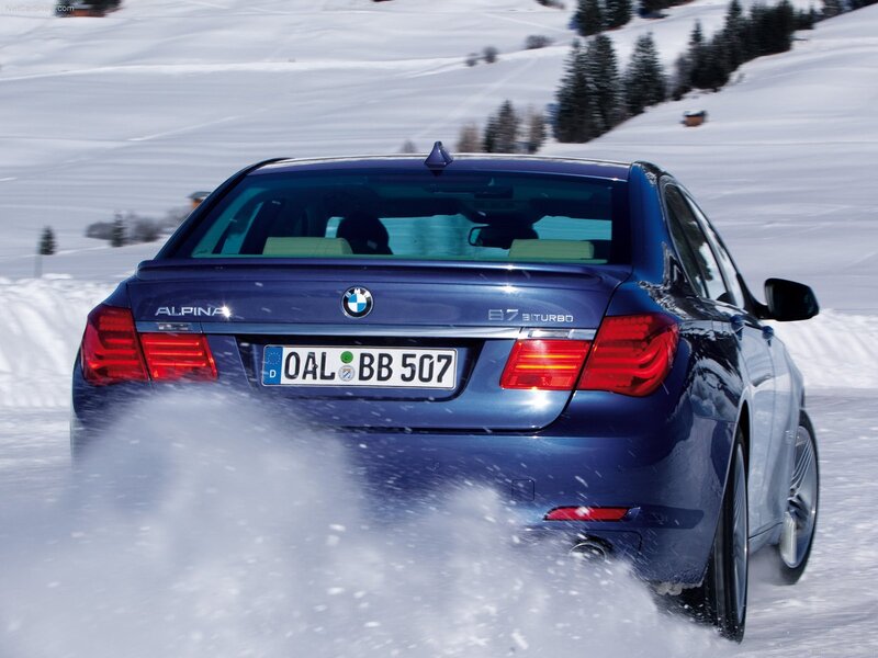 BMW Alpina B7 driving in snow