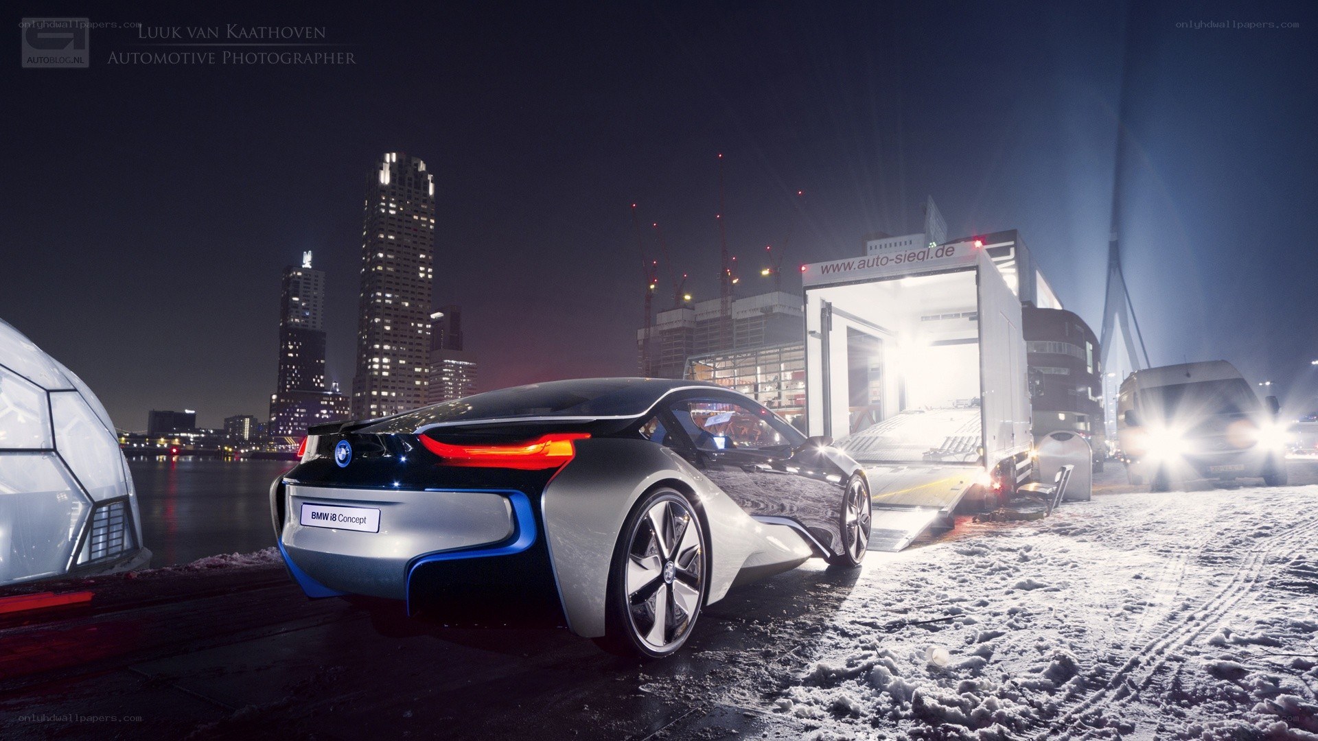 BMW i8 Concept at night
