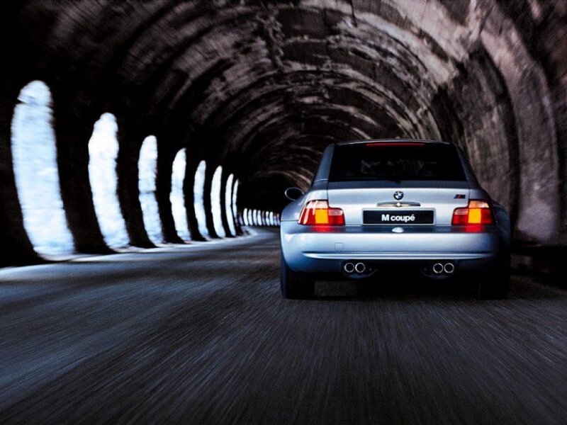 BMW M Coupé in tunnel