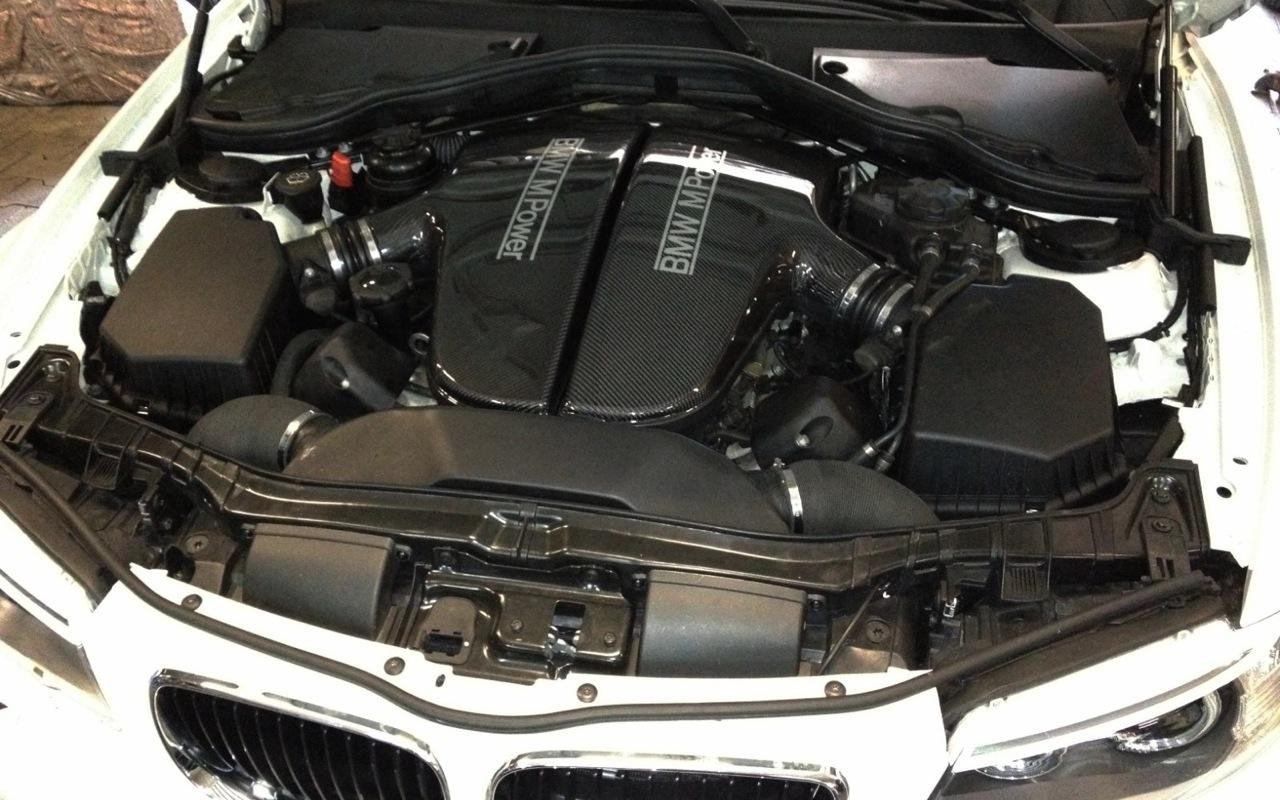 BMW M Power engine bay