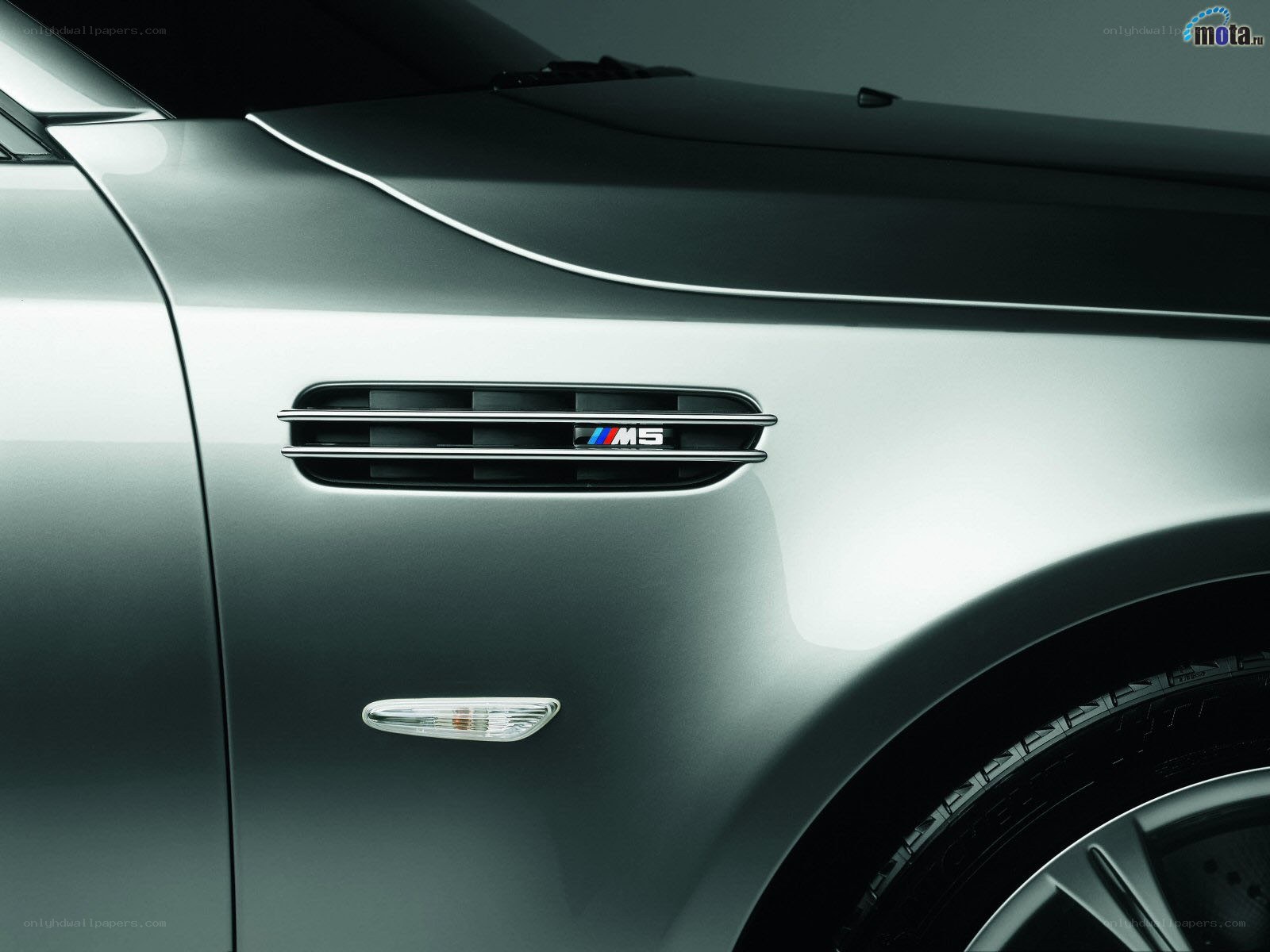 BMW M5 side vent detail