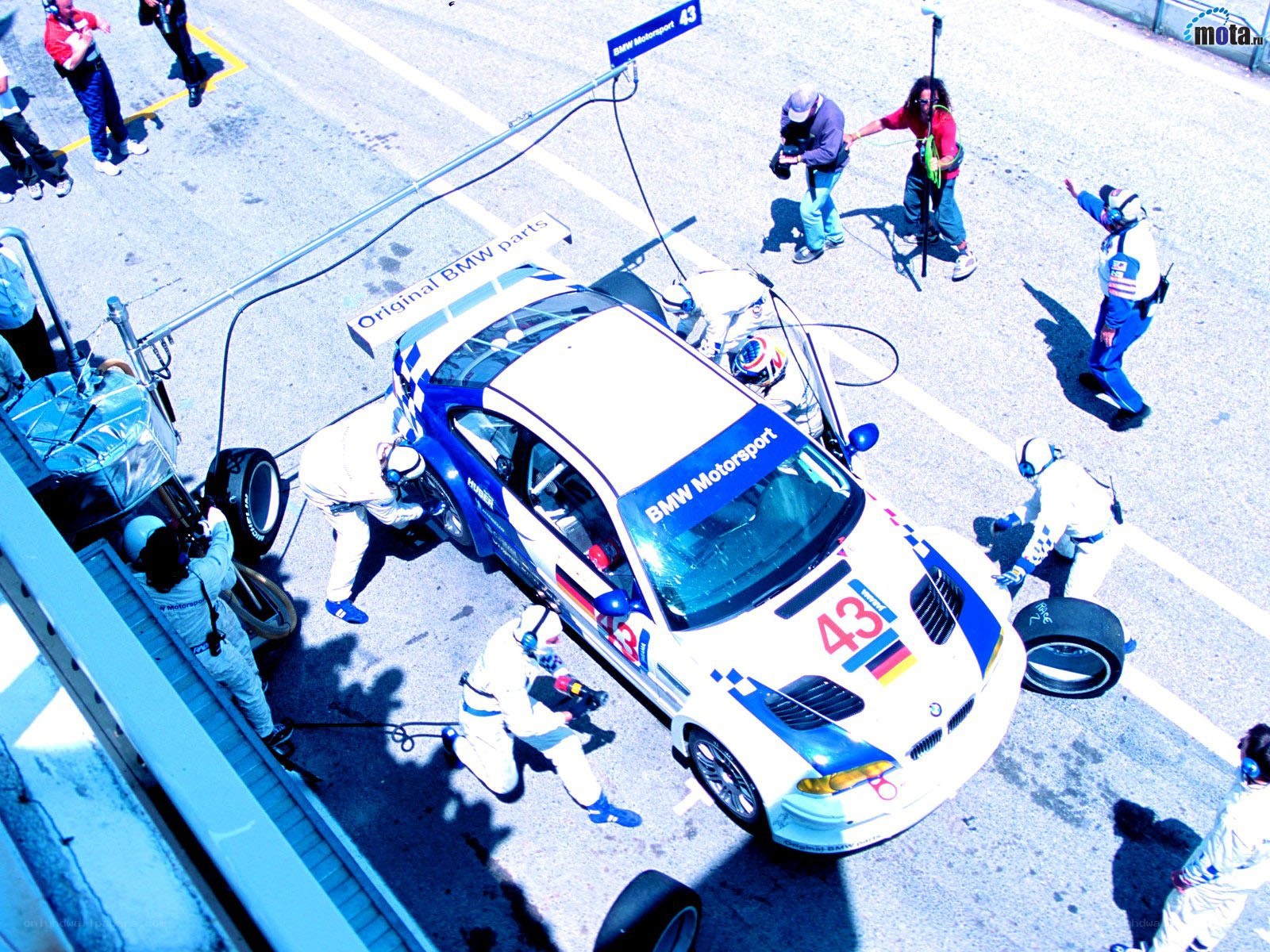 BMW race car pit stop