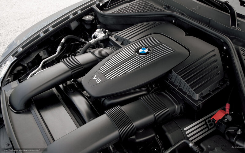 BMW V8 engine bay