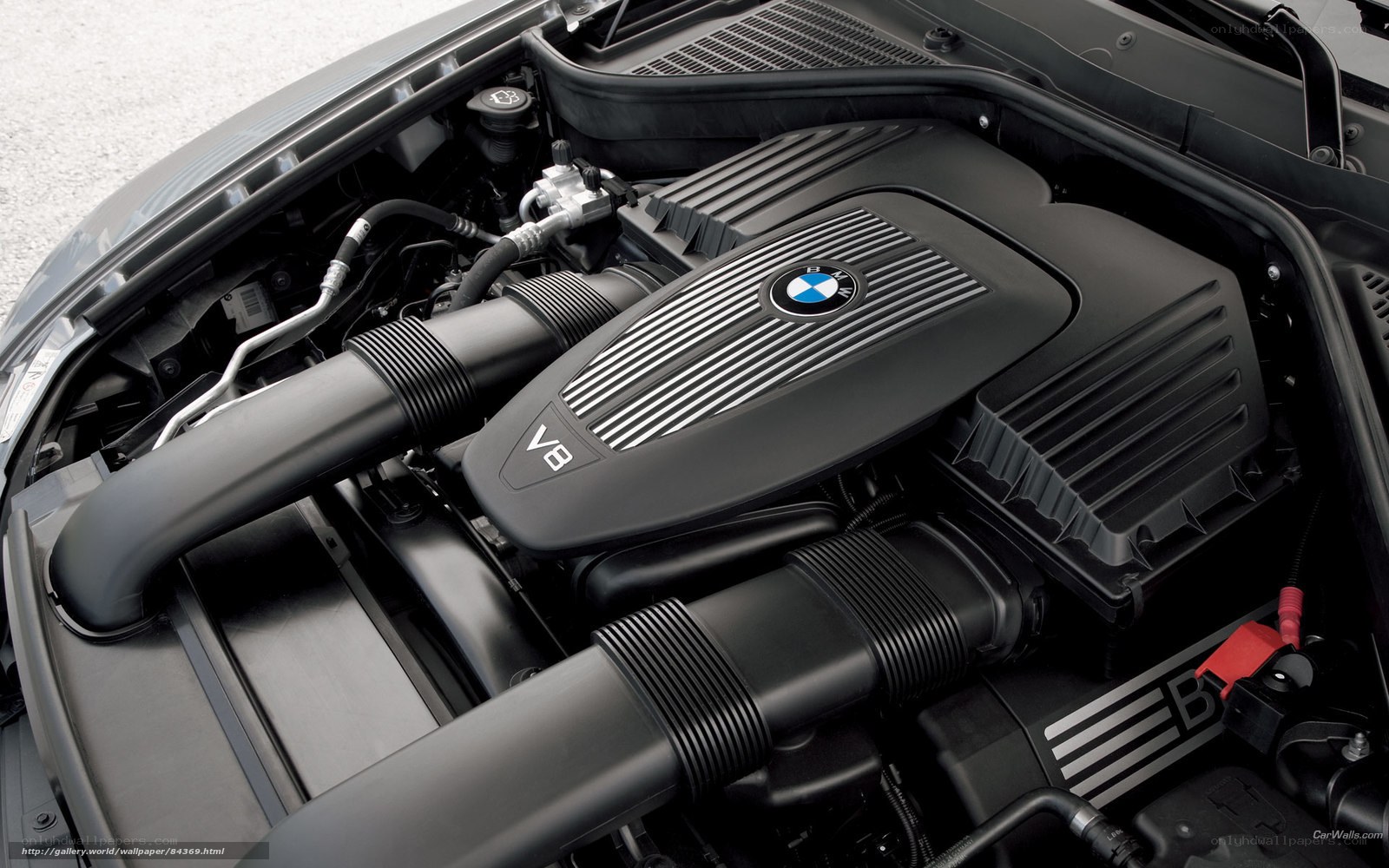 BMW V8 engine bay