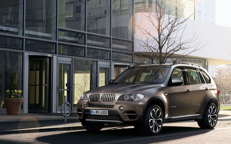 BMW X5 parked in front of building